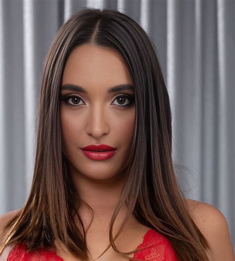 Sara Diamante (Actress) Age, Wiki, Net Worth, Photos, Family, Biography