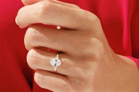 What is VVS Moissanite? An Essential 2024 Guide!