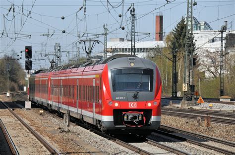 Agilis ET (BR 440) ist am 28.09.2014 als ag84325 nach Landshut bei ...