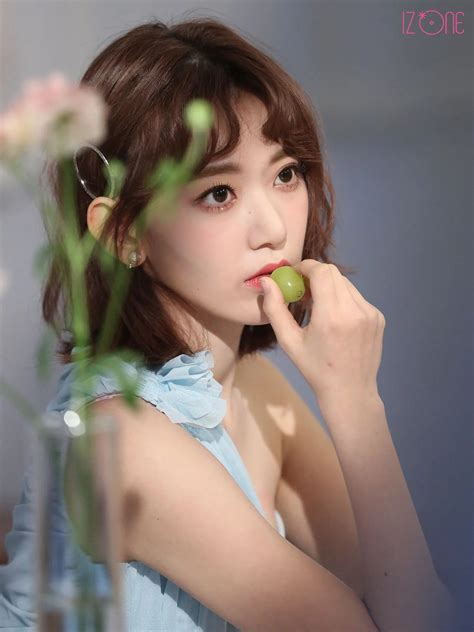 IZ*ONE 'Secret Time' Photobook Behind The Scene | kpopping