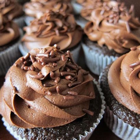 Creamy Chocolate Frosting - Yum Taste