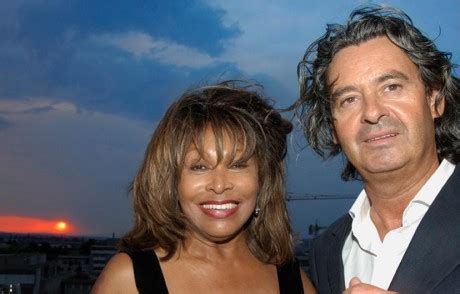 Diferença de idade: Tina Turner se casa com um executivo 16 anos mais jovem