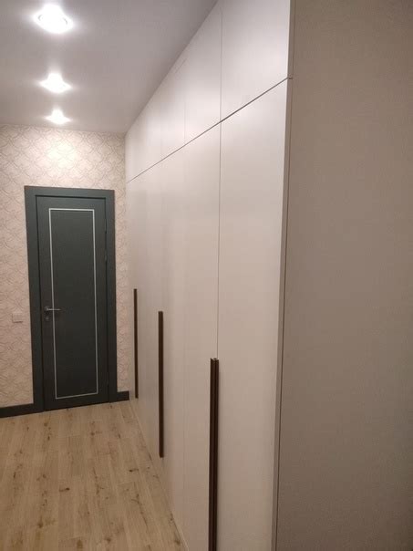 Распашной шкаф до потолка в прихожую для Юлии. Номер заказа А-681 ...