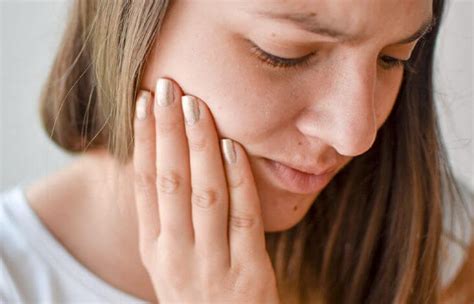 Effortless Ways to Naturally Slim Your Jawline at Home - Hunter Games Magazine