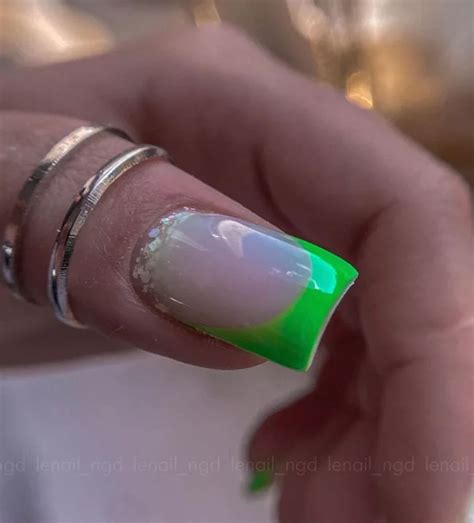 Блестки у кутикулы: на квадрат, миндаль, длинные, короткие ногти