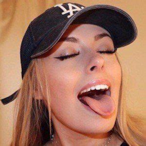 Corinna Kopf (Instagram Star) - Age, Birthday, Bio, Facts, Family, Net ...