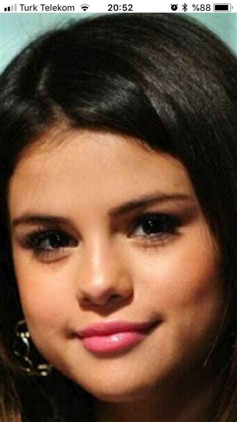 Michael Medina adlı kullanıcının Selena gomez panosundaki Pin