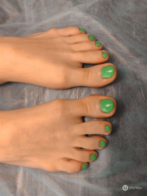This is a guide to keeping summer toe nails healthy 20