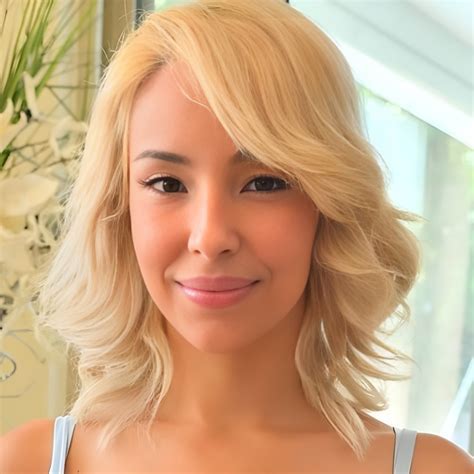 Get to know Lauren Pixie: Bio, Age, Height, Body Measurements, and Net ...