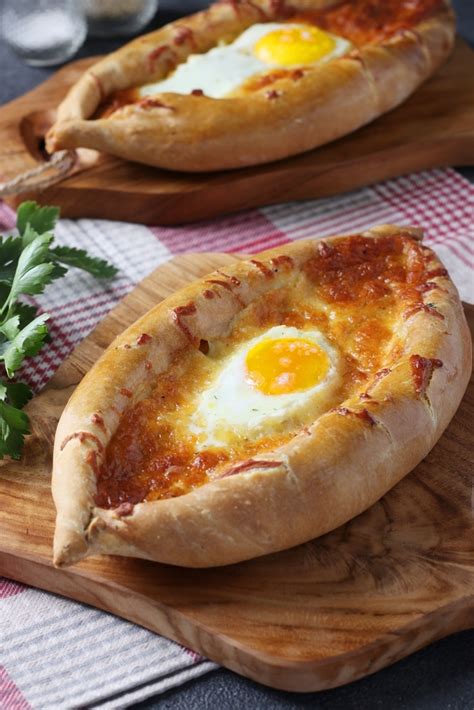 Грузинские хачапури с сыром - рецепт приготовления