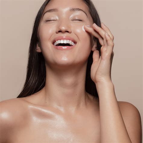 How To Get Glowy Skin Naturally + Clean Beauty Products to Include In