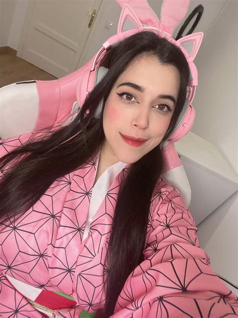 TW Pornstars - Vivi 💖. Twitter. Estoy en vivo con este cosplay de