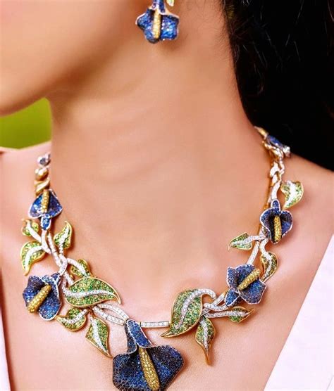 Exclusive 😍 | Diy necklace designs, Diamond jewelry designs, Stylish ...