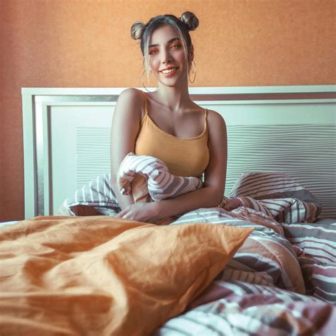 OnlyFans vs. FanCentro: Choose the Best Platform for Your Content