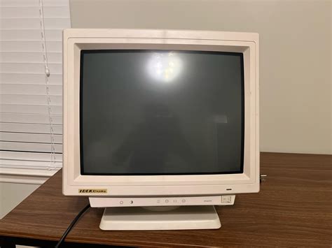 Found a IDEK Liyama on neighbor’s curbside : r/crtgaming