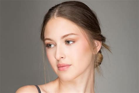 Quien es Nathaly Cadavid, la actriz que hace de Pía en la serie de