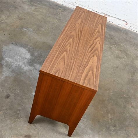 Vintage Mid-Century Modern Johnson Carper Fashion Trend 6 Drawer Walnut