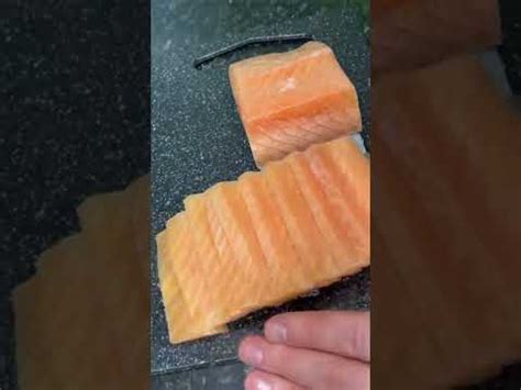 Так режешь рыбу на филу? 😍 #Суши #sushi - YouTube