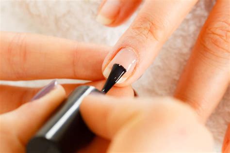 Top coat : à quoi sert-il et comment bien l'appliquer