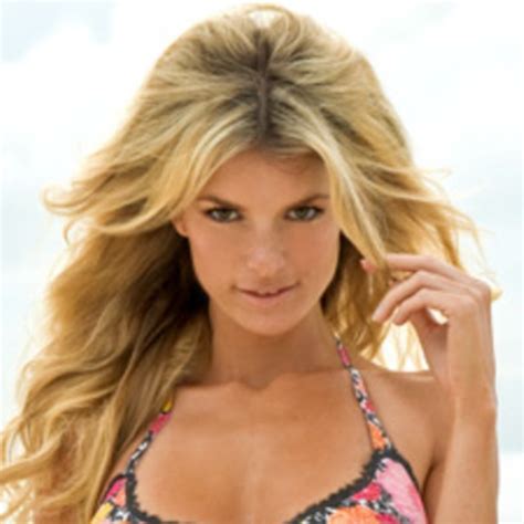 Former NFL Reporter Stunned Wearing Nothing But 'Body Paint' - The Spun