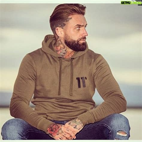 aaron chalmers instagram       model
