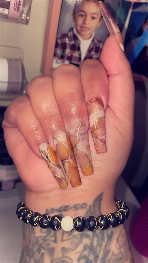 Marble and gold : r/Nails