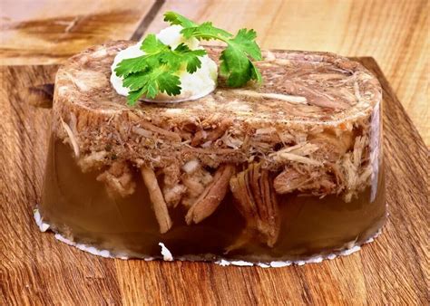 Холодец по-русски, с хреном