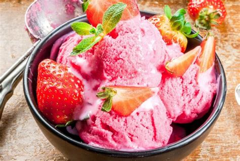 Мороженое из клубники: рецепт как приготовить в домашних условиях