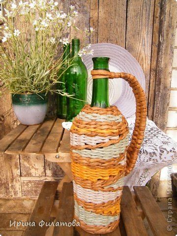 Оплетаем бутылку газетными трубочками. Мастер-класс