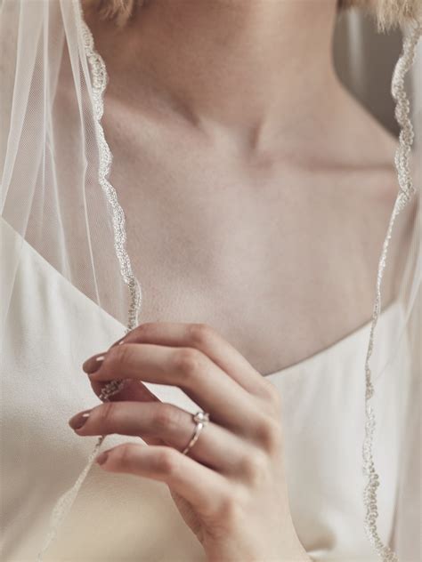 Rainbow Club Gazania Embroidered Scalloped Edge Waist Length Veil