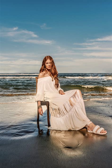 Fabi Freixo apresenta a coleção Spring Summer22 Infinita Fé - Tudo Zik
