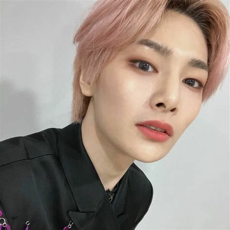 stray kids skz jeongin in i.n i.n. pfp icon lq soft cute dark aesthetic ...