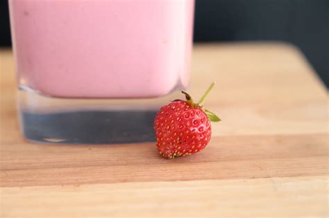 Козий йогурт клубника