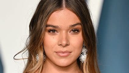 Hailee Steinfeld Without Makeup: Natural Beauty Unveiled.