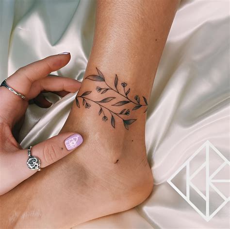25 Gorgeous Ankle Tattoo Ideas To Level Up Your Charm