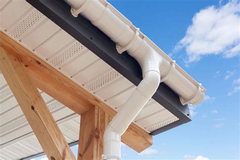How to install plastic guttering