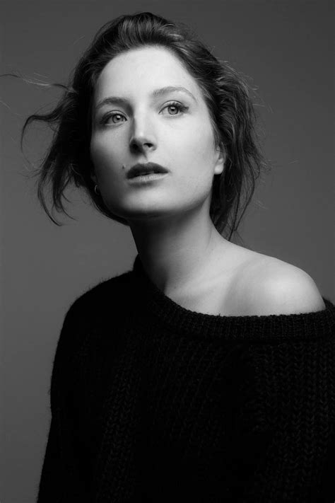 Julia Piaton : sa biographie, filmographie, et quelques photos