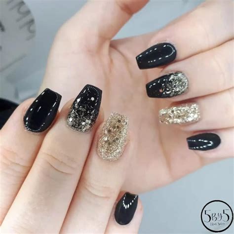 Unha Preta E Branca Com Glitter Dourado - Unha Preta com Dourado: Melhores Ideias com essa Combinação