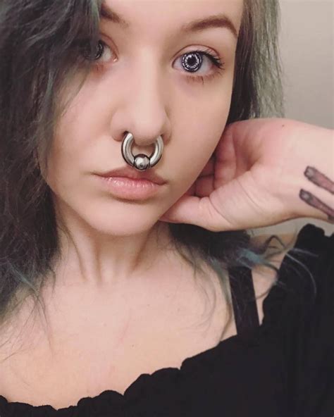 Women with huge septums: Photo | Septum piercing jewelry, Nose piercing ...