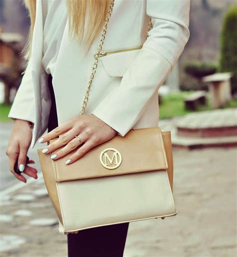 Styleev: WHITE, BLACK & BEIGE