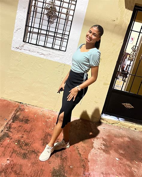 Cristal Santos Mateo (@cristalsantos_oficial) • Instagram photos and videos