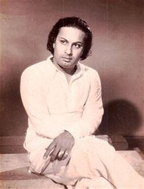 Make ur life happy: MGR Background