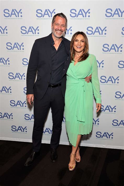 Mariska Hargitay steps out with husband Peter Hermann, their 3 kids
