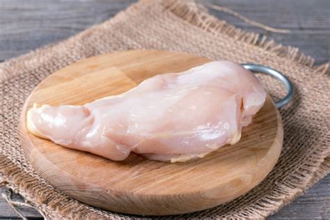 CHICKEN, BREAST SINGLE-LOBE 6 OZ BONELESS-SKINLESS RAW REF BULK CVP ...
