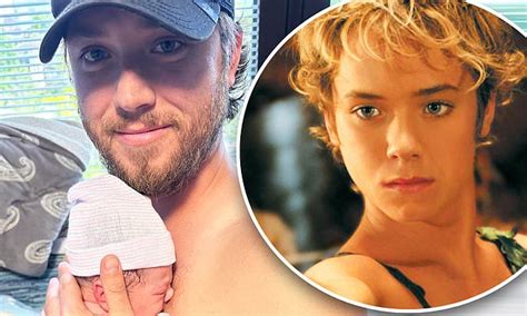 peter pans jeremy sumpter announces     father   baby