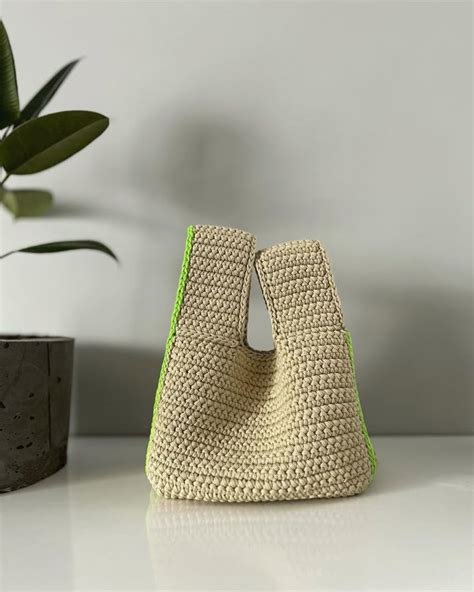 Сумка-узелок крючком 🤍💚 | Diy crochet hook, Crochet bag, Crochet purses