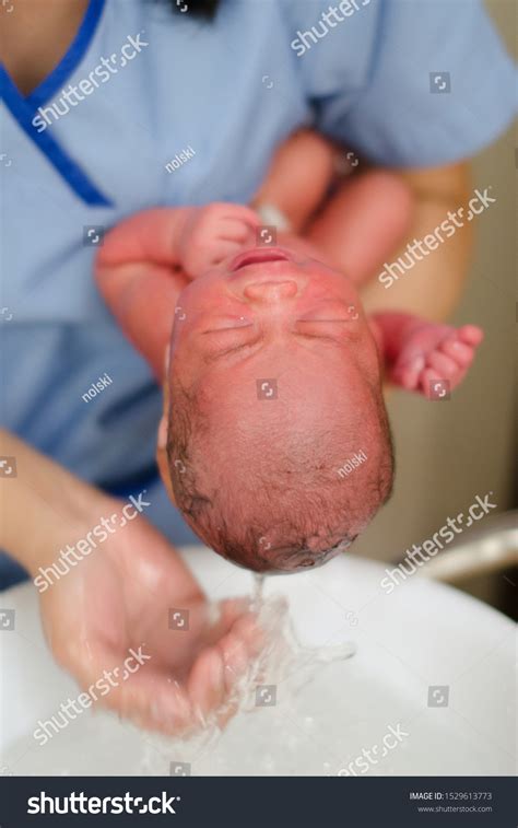 Newborn Baby First Bath Hospital Stock Photo 1529613773 | Shutterstock