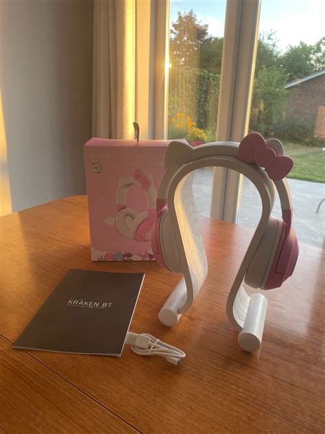 RAZER KRAKEN BT HELLO KITTY & FRIENDS HEADPHONES REVIEW - What Gadget