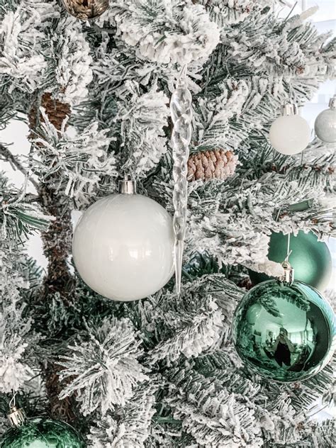 The Prettiest Emerald Green and White Christmas Tree Decor