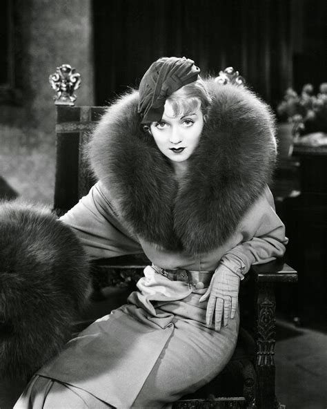 Slice of Cheesecake: Constance Bennett, pictorial